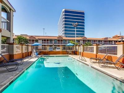 Quality Inn & Suites Dallas-Cityplace Buitenkant foto