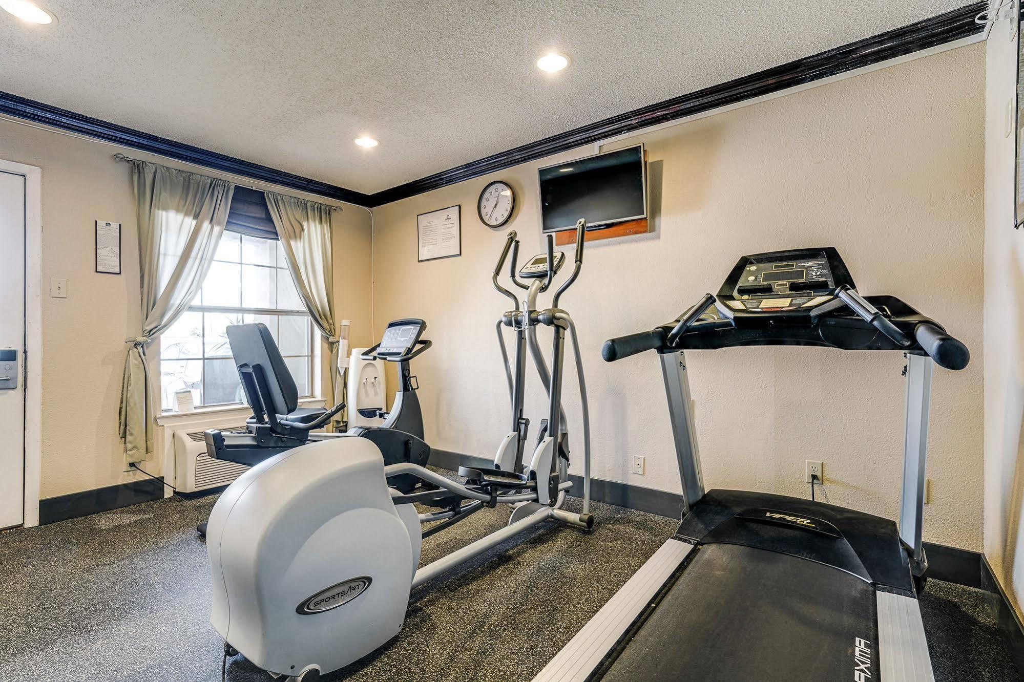 Quality Inn & Suites Dallas-Cityplace Buitenkant foto